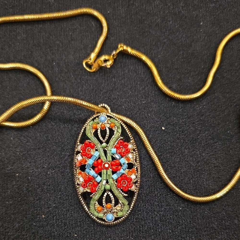 Elegant Gold and Multicolor Pendant Necklace